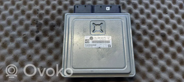 Volkswagen Caddy Variklio valdymo blokas 03L906023PC