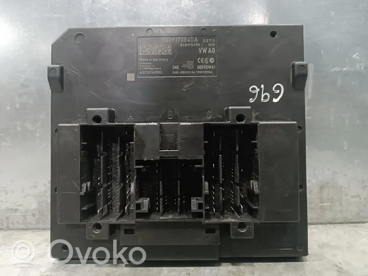 Volkswagen Golf VII Module de fusibles 5Q0937084DA