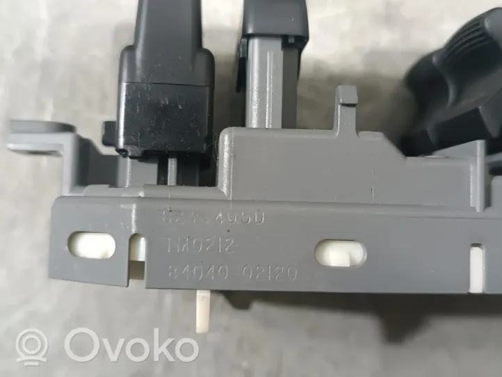 Toyota Auris E180 Interruttore di controllo dell’alzacristalli elettrico 8404002120