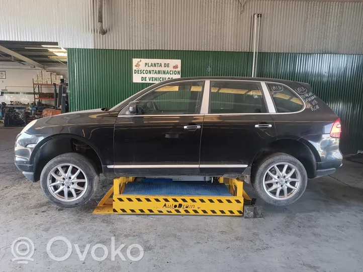 Porsche Cayenne (9PA) Front arch 