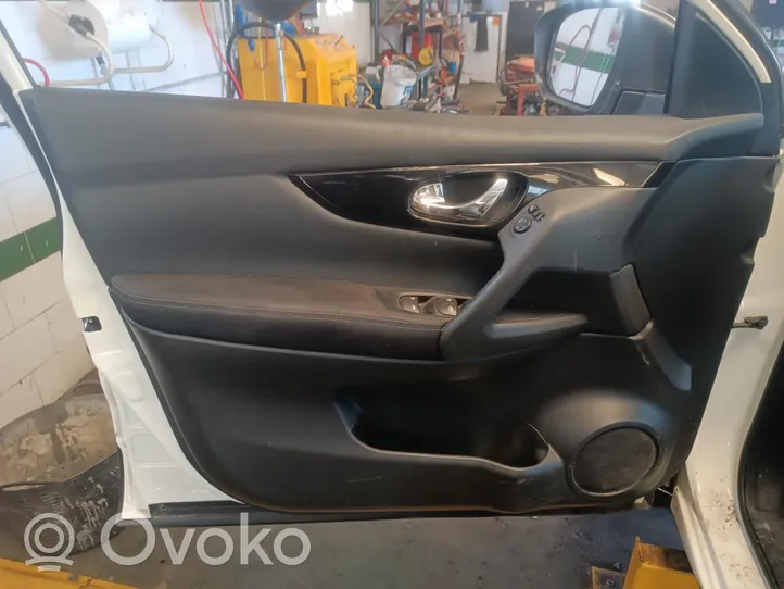 Nissan Qashqai Rivestimento del pannello della portiera anteriore 