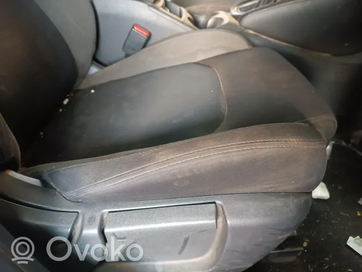 Nissan Qashqai Fotel przedni pasażera 