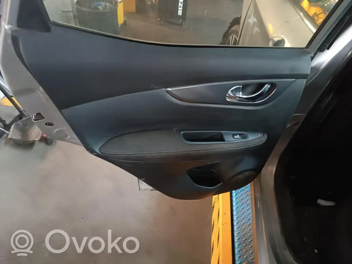 Nissan Qashqai Takaoven verhoilu 