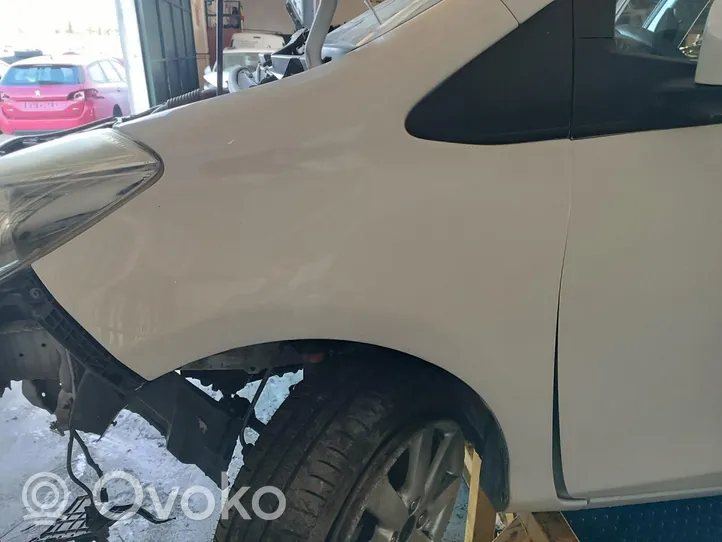 Toyota Yaris Nadkole przednie 