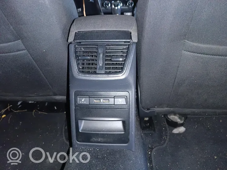 Skoda Octavia Mk3 (5E) Podłokietnik tylnej kanapy 