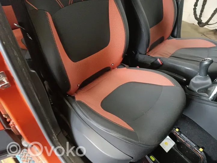 Renault Captur Fotel przedni pasażera 