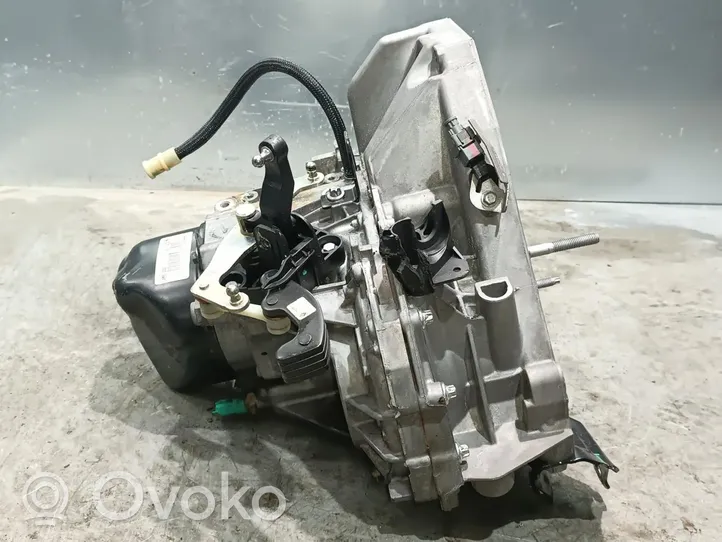 Renault Captur Manual 5 speed gearbox JR5332