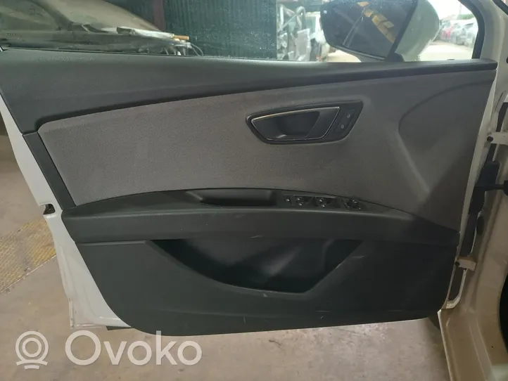 Seat Leon (5F) Front door card panel trim 