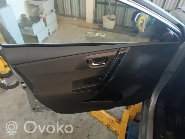 Toyota Auris E180 Rivestimento del pannello della portiera anteriore 