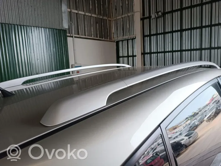 Toyota Corolla Verso AR10 Binario barra tetto 