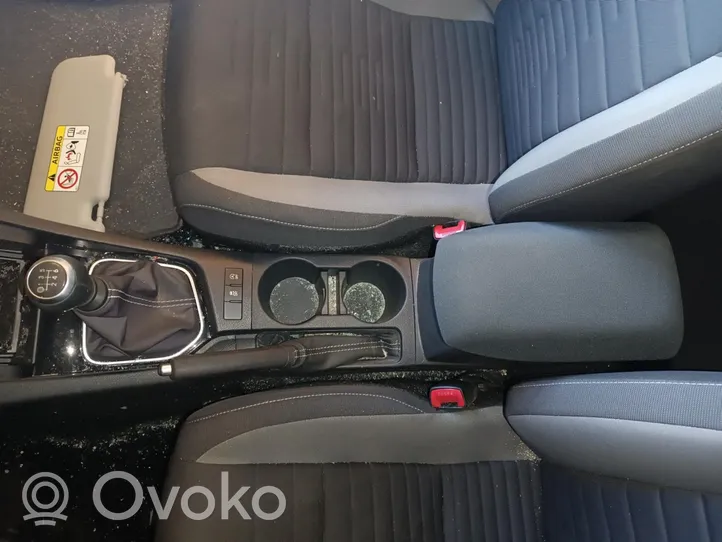 Toyota Auris E180 Aizmugurējā sēdekļa roku balsts 