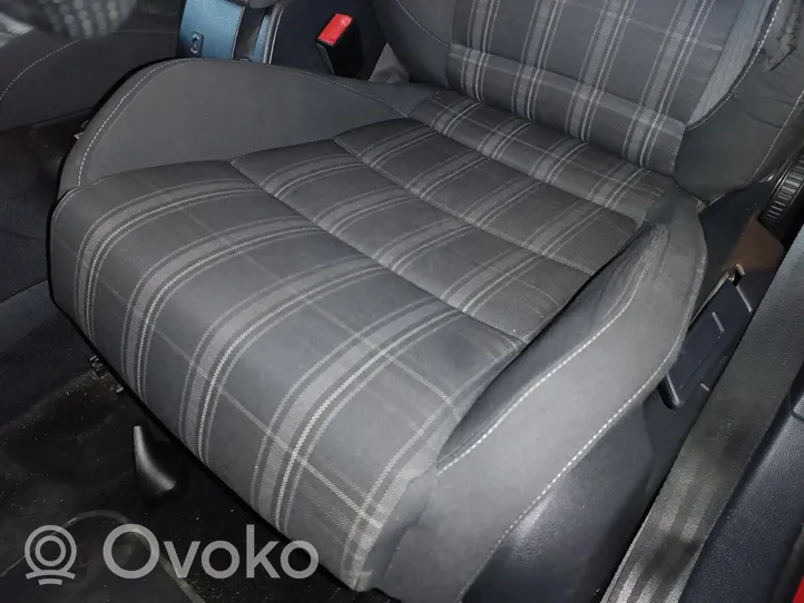 Volkswagen Golf VI Kuljettajan istuin 