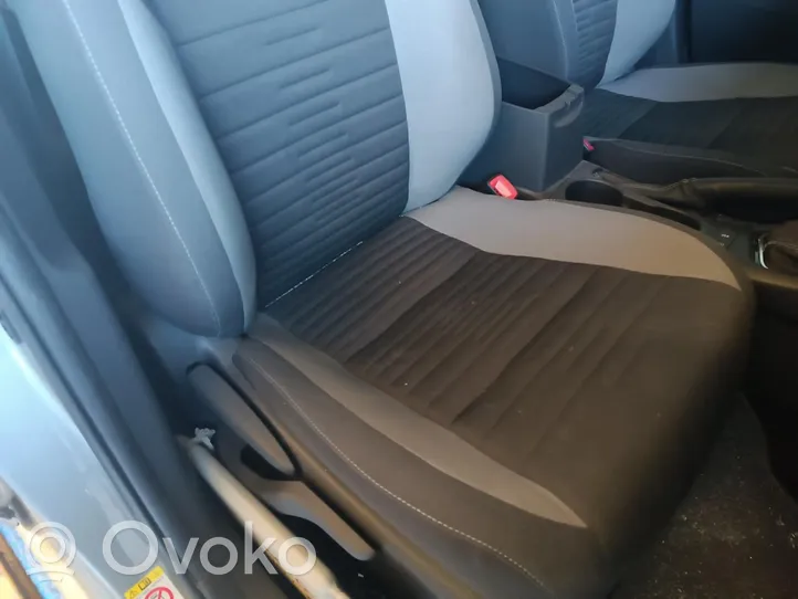 Toyota Auris E180 Fotel przedni pasażera 