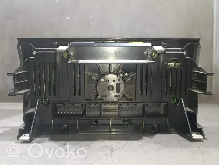 Audi Q3 8U Climate control unit 8U0820043F