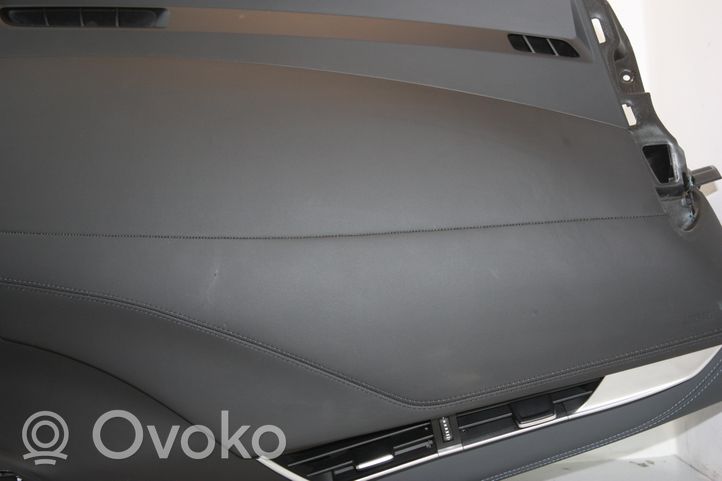 BMW i8 Deska rozdzielcza 018569