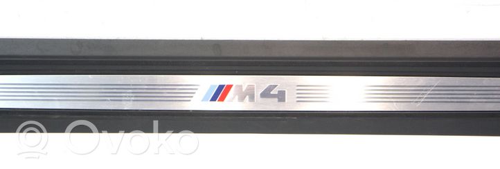 BMW M4 F82 F83 Priekinio kėbulo slenksčio apdaila 017927
