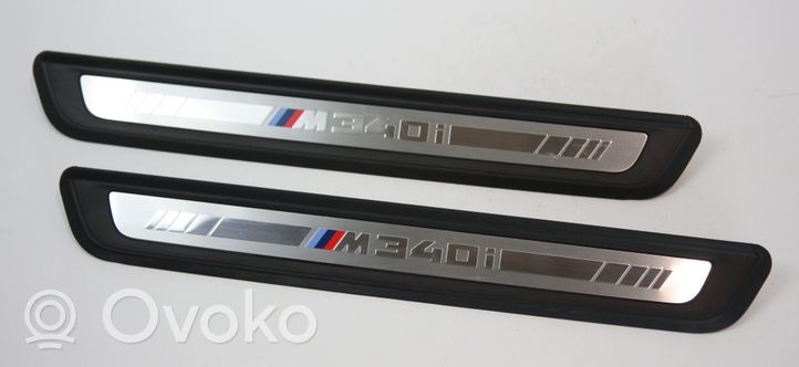 BMW 3 G20 G21 Priekinio kėbulo slenksčio apdaila 018595