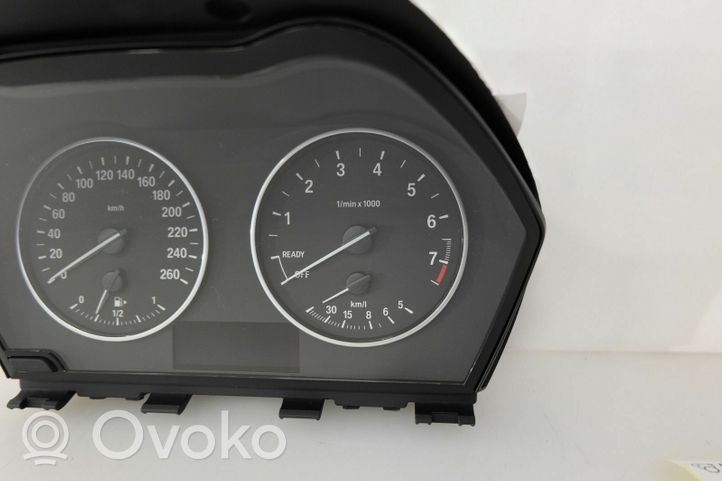 BMW 2 F46 Tachometer 000593