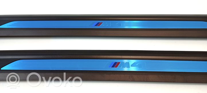 BMW M4 F82 F83 Priekinio kėbulo slenksčio apdaila 023404