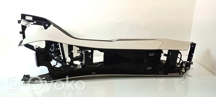 BMW M8 F93 Gran Coupe Center console 016662