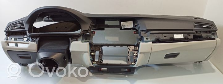 BMW 5 F10 F11 Panelė 022906