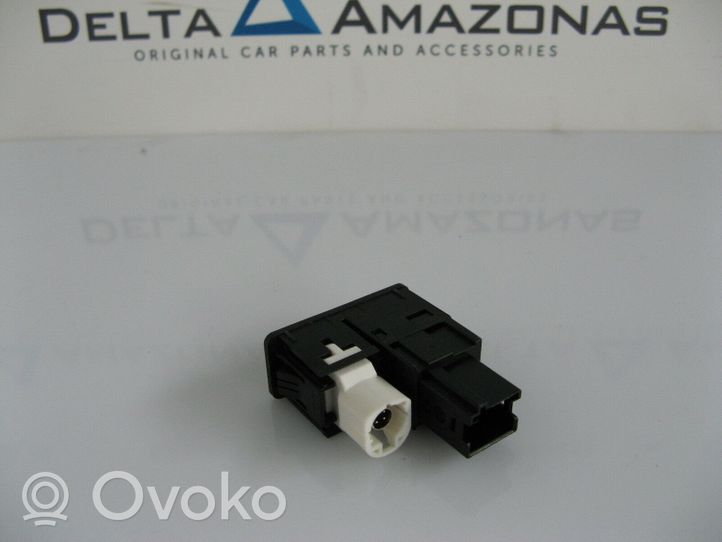 BMW 1 F20 F21 Connettore plug in USB C00599