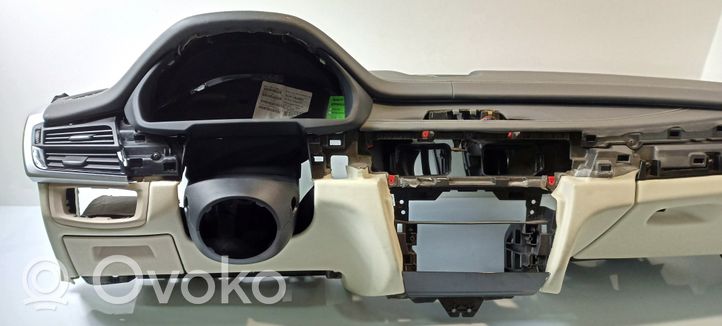 BMW X5 F15 Kojelauta K021170