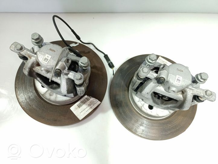 BMW 2 F45 Set dischi freno e pinze 020409