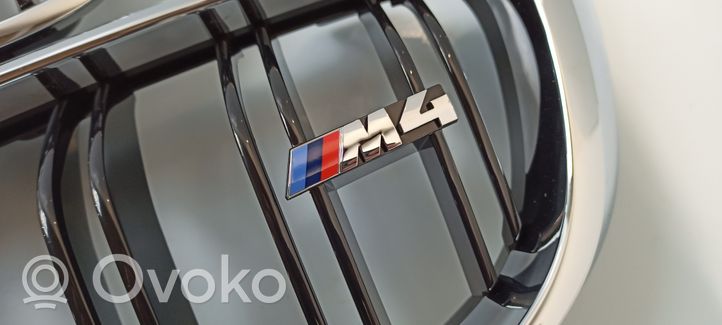 BMW M4 F82 F83 Maskownica / Grill / Atrapa górna chłodnicy 024555