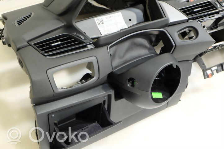 BMW 2 F45 Panelė 010341