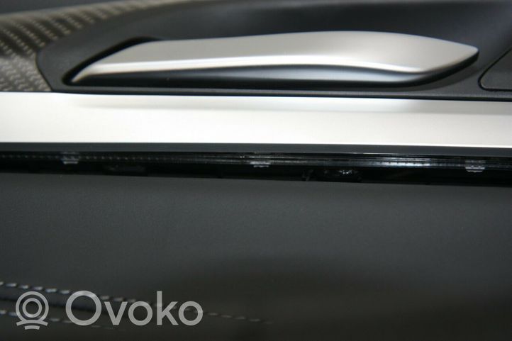 BMW X4M F98 Takaoven verhoilu J00463