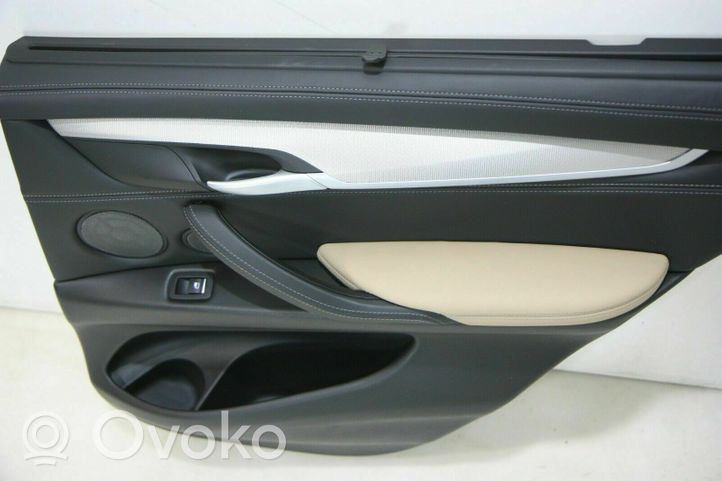 BMW X5M F85 Takaoven verhoilu 016392