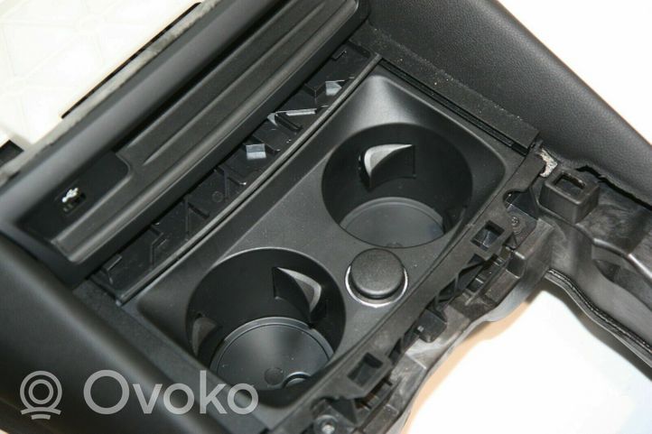 BMW 5 G30 G31 Keskikonsoli 006544