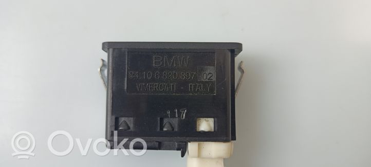 BMW X1 F48 F49 USB-pistokeliitin 024805