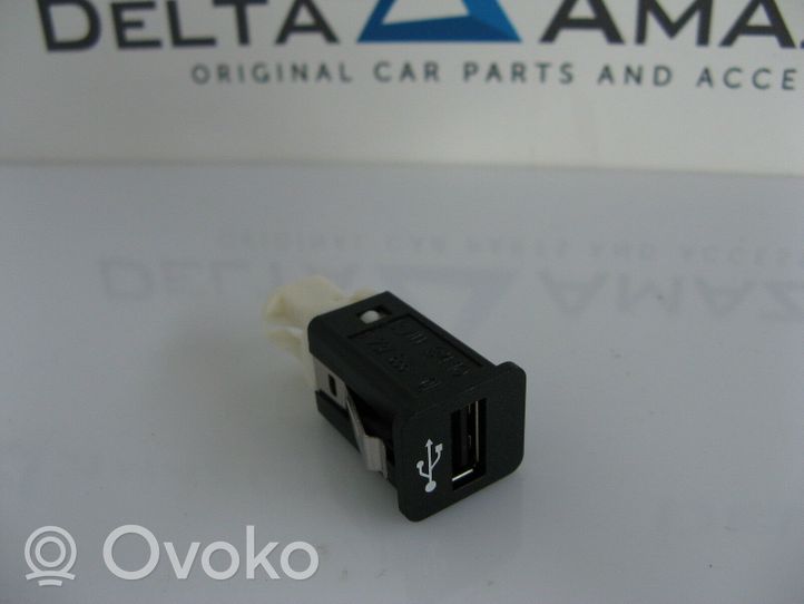 BMW 7 F01 F02 F03 F04 Câble adaptateur AUX C00608