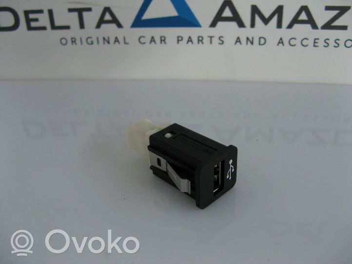 BMW 7 F01 F02 F03 F04 Gniazdo / Złącze AUX C00608