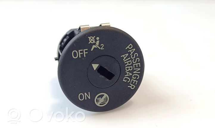 BMW 7 F01 F02 F03 F04 Passenger airbag on/off switch 024643