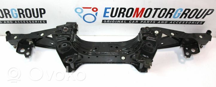 BMW 1 F40 Galinis traversas 013047