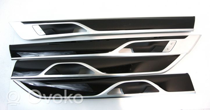 BMW 7 G11 G12 Priekšpusē durvju dekoratīvā apdare (moldings) 018585