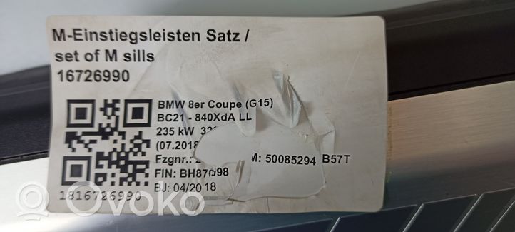 BMW 8 G15 Osłona listwy przedniej 024148