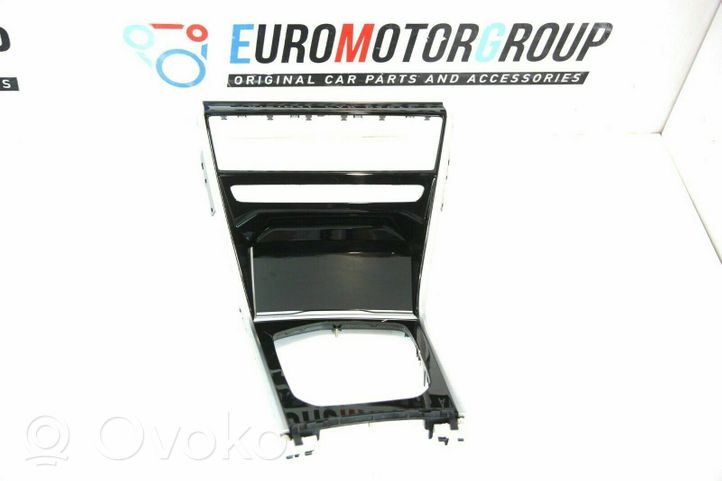 BMW 8 G14 Embellecedor de la consola central 015354