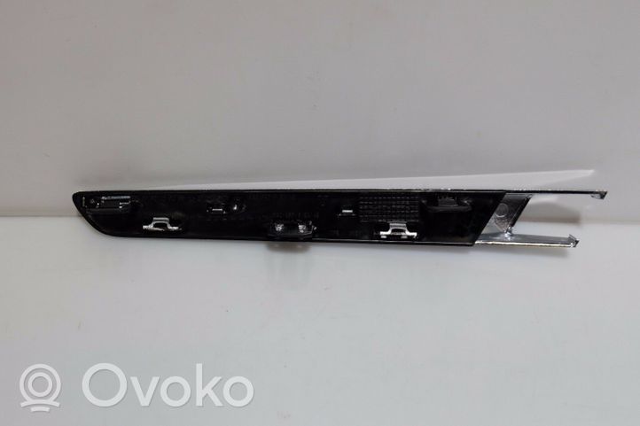 BMW M4 F82 F83 Listwa / Nakładka na błotnik przedni 001779