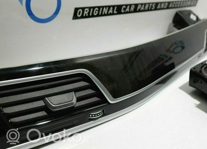 BMW 7 G11 G12 Panneau de garniture tableau de bord 005018