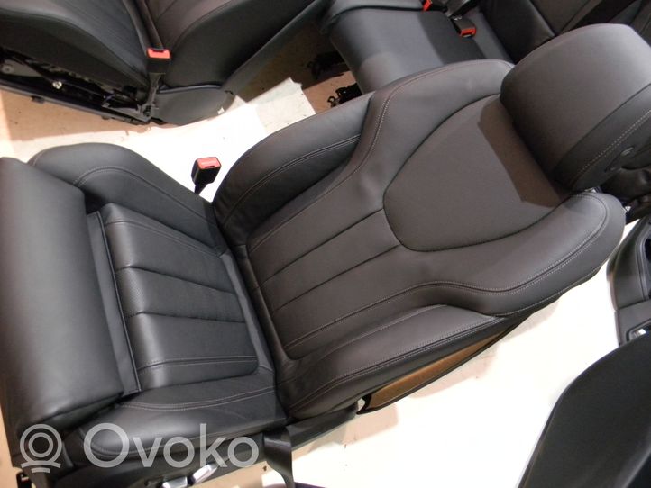 BMW X7 G07 Комплект сидений C01353