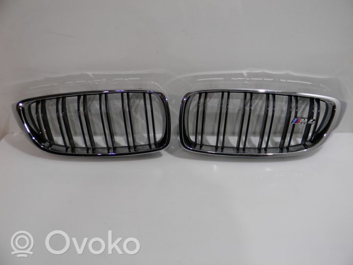 BMW M4 F82 F83 Grille calandre supérieure de pare-chocs avant C01272