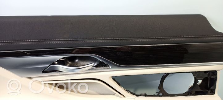 BMW 7 G11 G12 Rivestimento del pannello della portiera posteriore 027492