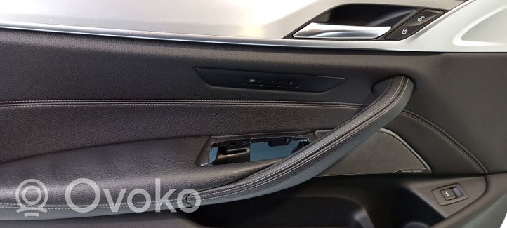 BMW 5 G30 G31 Apmušimas galinių durų (obšifke) 027489