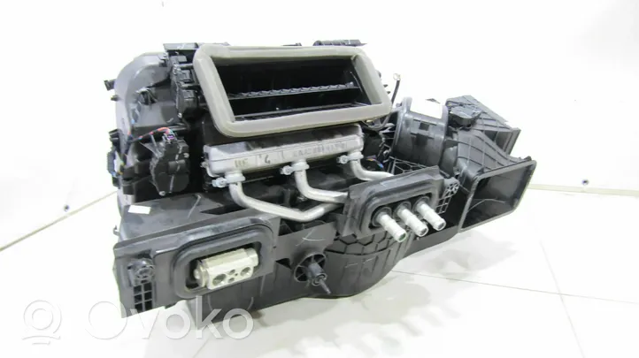BMW X6 E71 Sisälämmityksen ilmastoinnin korin kokoonpano R00639