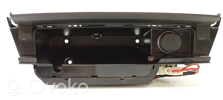 BMW 7 F01 F02 F03 F04 Peleninė panelėje 023241