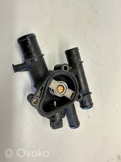 Nissan Primera Boîtier de thermostat / thermostat 